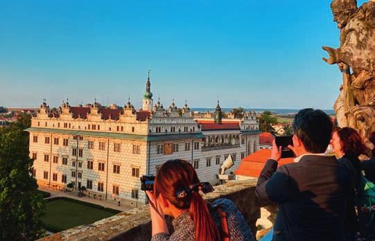 Ulrico Aostalis de Sala. Podoba velkolepé stavby vycházela nejen z invence samotných stavebních mistrů, ale v mnohých detailech také ze soudobých architektonických traktátů.