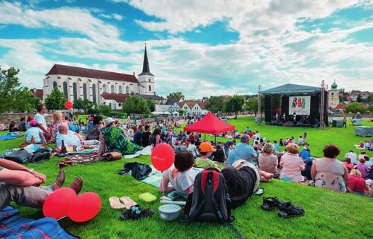 LITOMYŠL FESTIVALOVÁ A KULTURNÍ Festivalové lázně na Smetanově Litomyšli Program letošního ročníku Národního festivalu Smetanova Litomyšl, který se uskuteční ve dnech 16. června 6.