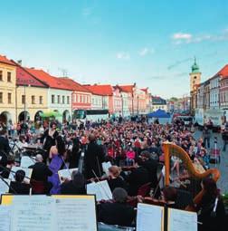 Zaplatíte za něj vratnou zálohu 50 Kč. Lze si ho nechat jako suvenýr a příště už přijít přímo s ním nebo na kterémkoli stánku zase vrátit. Při každém dalším nápoji vám obsluha kelímek vymění za čistý.