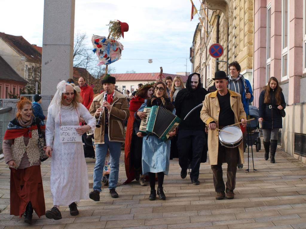 Projekt SPOLU PO CELÝ ROK byl podpořený ze Společného grantu Zdravého města Strakonice a nadace KONABO a zahrnoval 8 kulturních akcí pro rodiny s dětmi ze široké veřejnosti. Probíhal v období 1. 12.