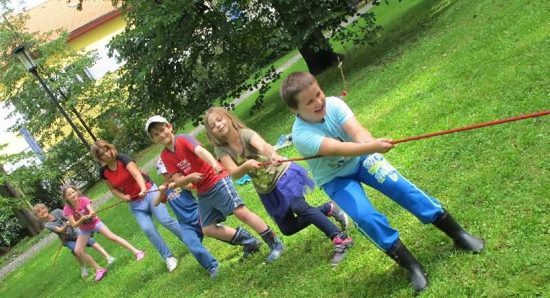 2. Nedostatek služeb péče o děti 1.