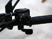 Zavore : Disk Končna hitrost (po EEC) : 70 km/h Končna hitrost (odprt) : 100 km/h Pnevmatika prednja : 25x8-12