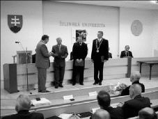 8/2003 Motivujúce jubileum FAKULTY ŠPECIÁLNEHO INŽINIERSTVA ŽU V uplynulých týždňoch si Žilinská univerzita a s ňou aj Fakulta špeciálneho inžinierstva, ako jedna zo zakladajúcich fakúlt univerzity,