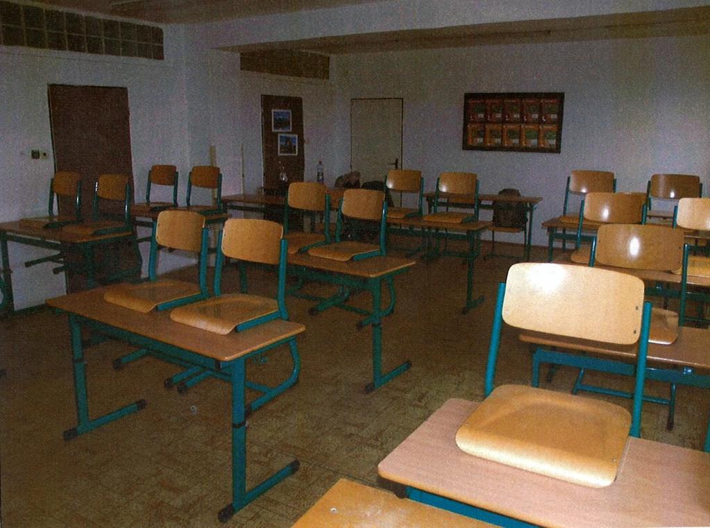 NP učebnového pavilonu a přístup dvěma vnitřními schodišti a jedním venkovním schodištěm a novým výtahem, čímž došlo ke