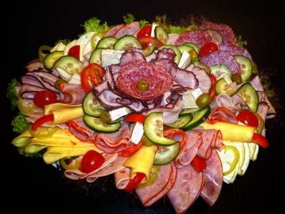 Salámová misa 1500 g 1300g mix suchých salámov 200 g  Syrová misa 1500 g / Syrová