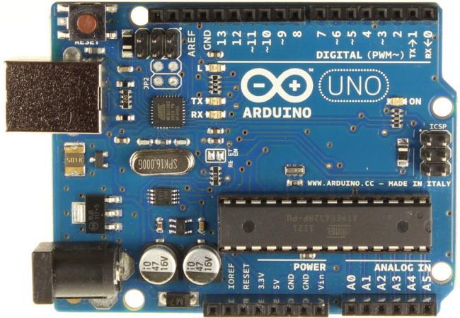 mikrokontrolérem. Nejběžnější a nejdostupnější je Arduino Uno (obr. 11, [18]), které obsahuje mikrokontrolér ATmega328P. Obr.
