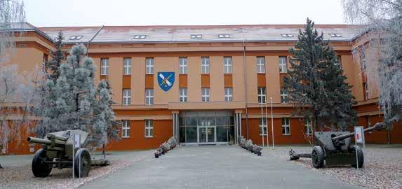 7 2. VÝROČNÍ ZPRÁVA VOJENSKÉHO HISTORICKÉHO ARCHIVU ZA ROK 2016 PhDr. Július Baláž, CSc. Sídlo archivu: Pilotů 217/12, 160 01, Praha 6 Ruzyně Kontakty: Ředitel Vojenského ústředního archivu tel.