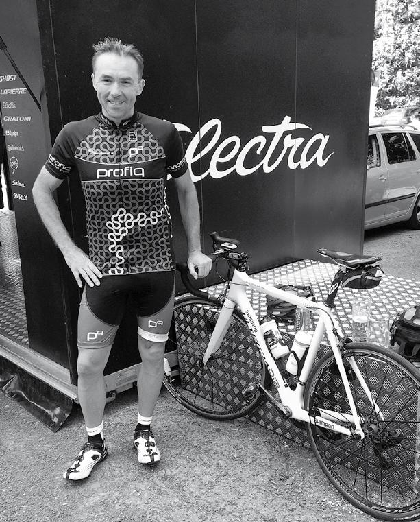 Marek Rolný, který se ve volném čase věnuje silniční cyklistice Ve Vsetínské nemocnici má na starost ekonomický odbor, lékárnu a controlling.