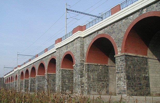 Možnosti a nejčastější konkrétní příklady aplikací dodatečně vkládané helikální výztuže v ČR Prostorové ztužení stavebních objektů