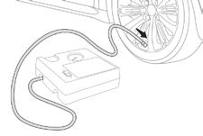 místo. F Rozviňte hadici uloženou pod kompresorem. F Našroubujte hadici na ventilek a pevně utáhněte.