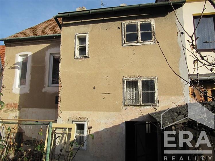Srovnávané nemovitosti 1. Identifikace Záznam o prodeji srovnávané nemovitosti č. 1 Prodej, Rodinný dům, 160 m 2, Bolzanova, Celková cena: 2.500.000 Kč Adresa: Bolzanova,, okres 2.