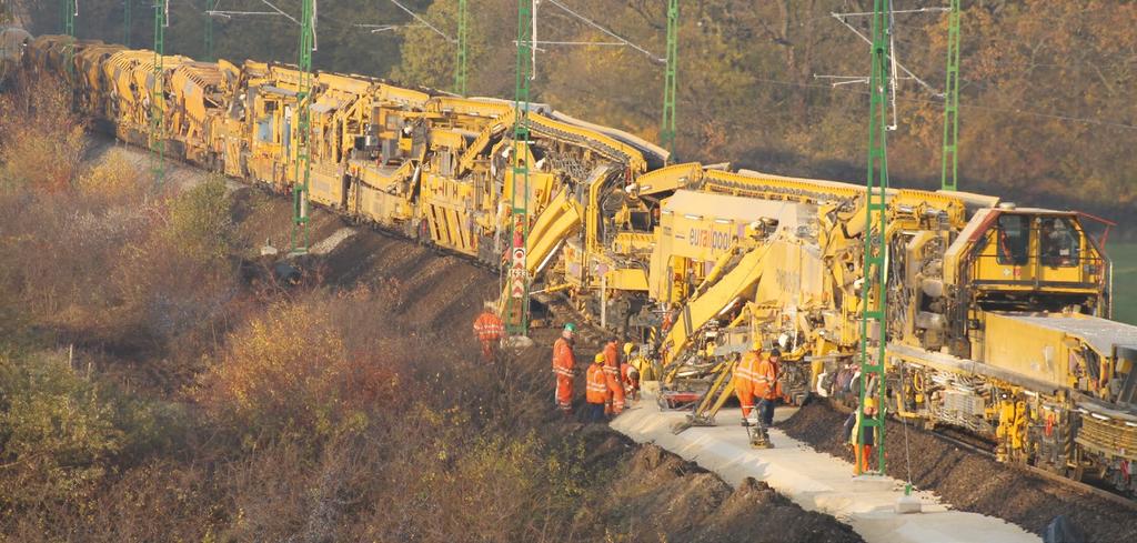 PM 1000 URM Ekologie a technika Spolu s PM 1000 URM vznikají nové možnosti při obnovách pražcového podloží. Výhodou stroje je optimalizace opětovného použití stávajícího materiálu.