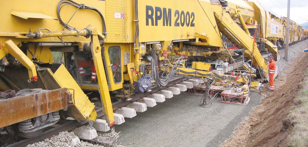 RPM 2002 Ekologie a technika Při ročním výkonu zřízení 100.000 metrů bude ušetřeno díky recyklaci starého štěrku cca 150.000 m 3 nebo 250.000 tun štěrku.