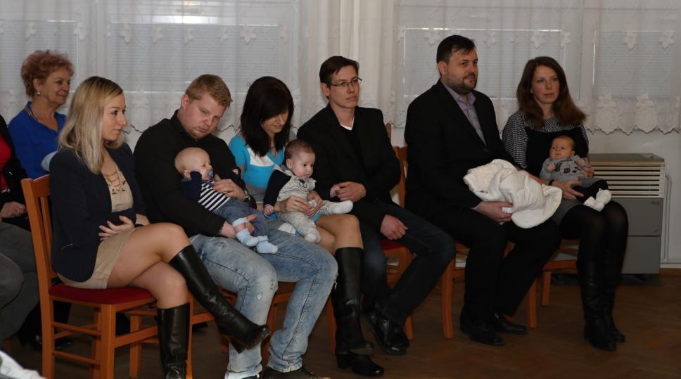 Petr Olczak, Matyáš Prachař a Nela Indráková. Od prvního září minulého roku navštěvují základní školu čtyři prvňáci z naší obce.