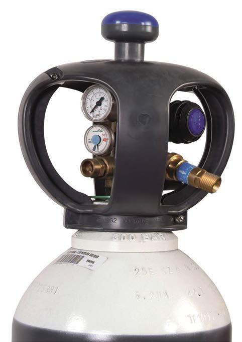 Kyslík a acetylén vo fľaši Integra Madlo/ochranný kryt Uľahčuje manipuláciu s tlakovou fľašou a chráni integrované zariadenie. Zároveň zjednodušuje prístup k prípojke, k ventilu a indikátoru obsahu.
