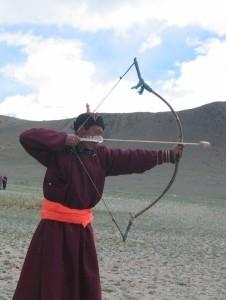Od Storočnej Vojny mali Angličania dokonalú pešiu lukostreľbu, používajúcu longbowy (anglické dlhé luky).