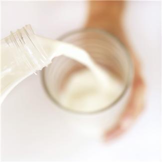 Druhy mléka podle tučnosti Plnotučné nad 3 % tuku Polotučné1,5 3 % tuku Odtučněné pod 1,5% tuku Obr.
