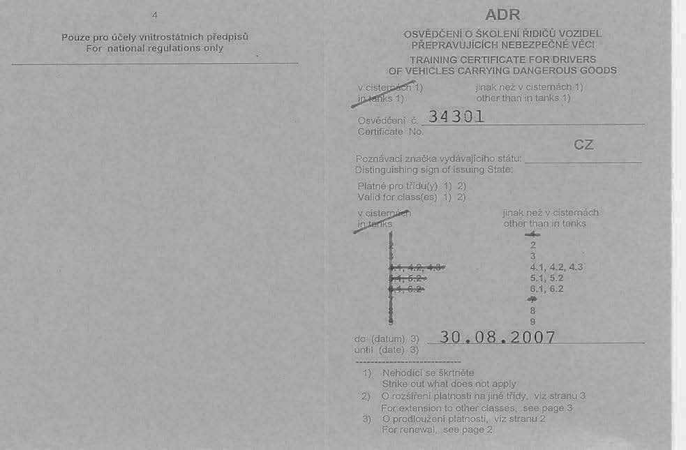 Následující výbava musí být při přepravě v dopravní jednotce: pro každé vozidlo zakládací klín, jehož velikost odpovídá maximální hmotnosti vozidla; dva stojací výstražné prostředky; kapalina pro