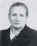 Adolf a Matilda neměli děti, a tak se osiřelé Marie Špidlové ujali. Přestěhovala se k nim do domku, pomáhala v domácnosti, jezdila s nimi za obchodem do Vídně.