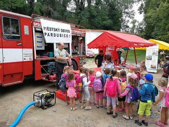D Kontrola a údržba techniky Kontrola a údržba probíhala pravidelně každý pátek a následující den po výjezdu. E Ostatní 1. Preventivně výchovná činnost Dětský den - ZŠ Svítkov (pořádáno SRDPŠ) (24. 5.