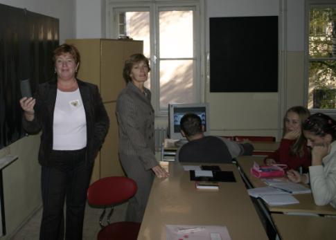 pre skúšajúcich veľmi náročné. Navrhujeme v budúcich školských rokoch rozdeliť skúšanie do viacerých dní tak, aby sa jeden deň skúšalo najviac 15 ţiakov.