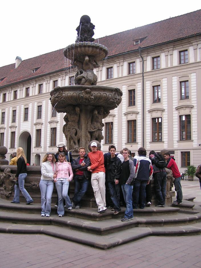 Druhý polrok sa začína 1. februára 2006, vyučovanie sa začína 2. februára 2006 (štvrtok) a končí sa 30. júna 2006 (piatok).