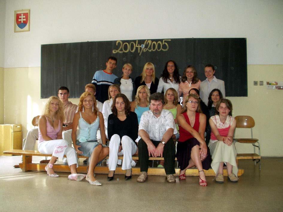 3. B Triedny učiteľ: Mgr. Jozef Vlček 1. Lucia Baláţová 16. Tatiana Matošová 2. Lenka Bóryová 17. Petra Mesarčíková 3. Miroslav Brecik * 18. Taras Nedilko 4. Lenka Cicáková 19. Stanislav Pisarčík 5.