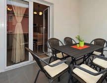 APT4, APT4+1, APT4+2 = dve dvojlôžkové spálne, obývačka spojená s kuchyňou, rozkladací gauč pre 1 2 osoby, balkón 10m2, kúpeľňa.