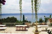 Strava: ALL INCLUSIVE - raňajky, obedy a večere formou bufetu vrátane nápojov (pivo, stolové víno, voda, nealkoholické nápoje) v bare (10-22 hod.). os. v hotel s klimou os. v hotel bez klimy os.