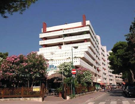 Lignano, Sabbiadoro Rezidencia LUNA III*** Poloha: výborne situovaný dom 80 m od voľnej pláže, v blízkosti centra, na Via Lilienfeld.