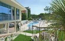 V blízkosti obchodne centrum, zábavné zariadenia, športové centrá, golf, tenisový klub, vodný park.