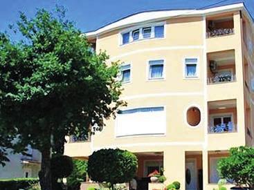 Crikvenica, Selce Vila PEKERA**** pobyty s nástupom a odchodom v sobotu a nedeľu Crikvenica Vila MILAT*** Poloha: nadštandardná vila situovaná 90 m od mora, 200 m od obchodu, 100 od reštaurácie, 300