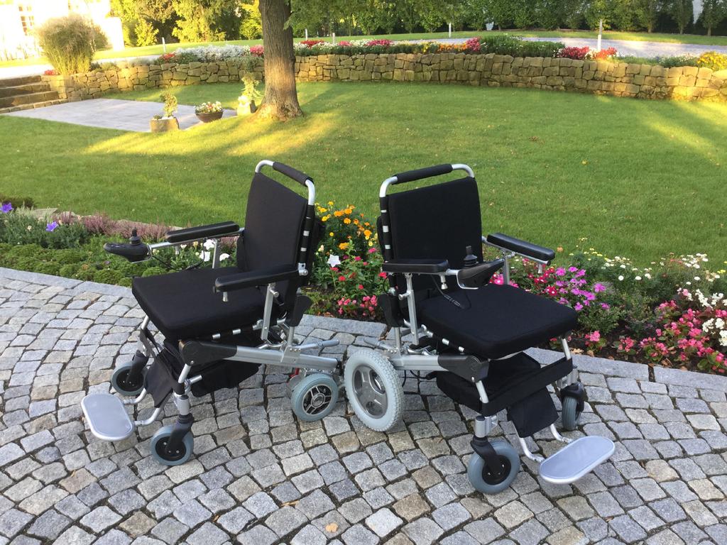 kompenzační pomůcku. Pouze u příspěvku na nákup motorového vozidla bude příjem testován, a to i u společně posuzovaných osob, protože se předpokládá, že automobil je využíván pro všechny členy rodiny.
