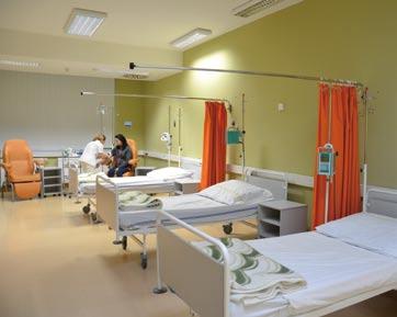 Součástí onkologického oddělení je i ordinace lymfodrenáží, kde se léčí otoky při nádorových i nenádorových onemocněních.