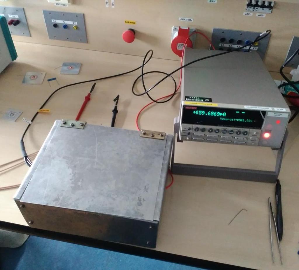 Obr. 9 Elektrometr