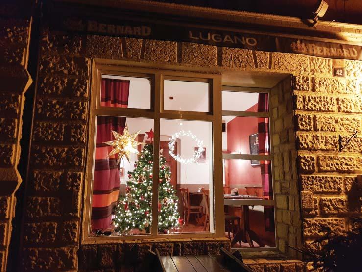 hotelù dali práci s tím, aby vánoènì vyzdobili okolí, nebo i vnitøek provozoven. Nìkteré jsem vyfotografoval a chci se s vámi podìlit o tyto pøíjemné chvíle.