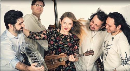 Rotary Club Valtice - Břeclav ve spolupráci s Městem Velké Pavlovice a Ekocentrem Trkmanka vás srdečně zvou na charitativní koncert na podporu nového Domova Betlém Tom Zvardon And Friends - Duende