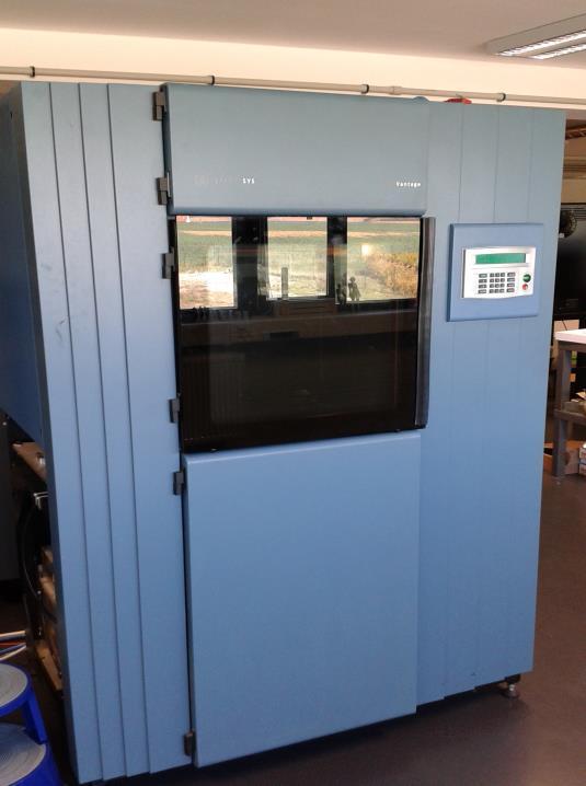 Obr. 20: Výrobní zařízení Fortus 400mc Large. (Zdroj: snímek v MCAE Systems, s.r.o.) 3.