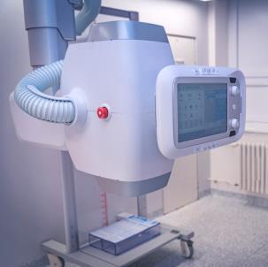 4 LÉČEBNÁ PÉČE Ortopedická klinika poskytuje komplexní preventivní, diagnostickou a léčebnou péči o pacienty s nemocemi a vadami pohybového aparátu, včetně selektivní úrazové chirurgie.
