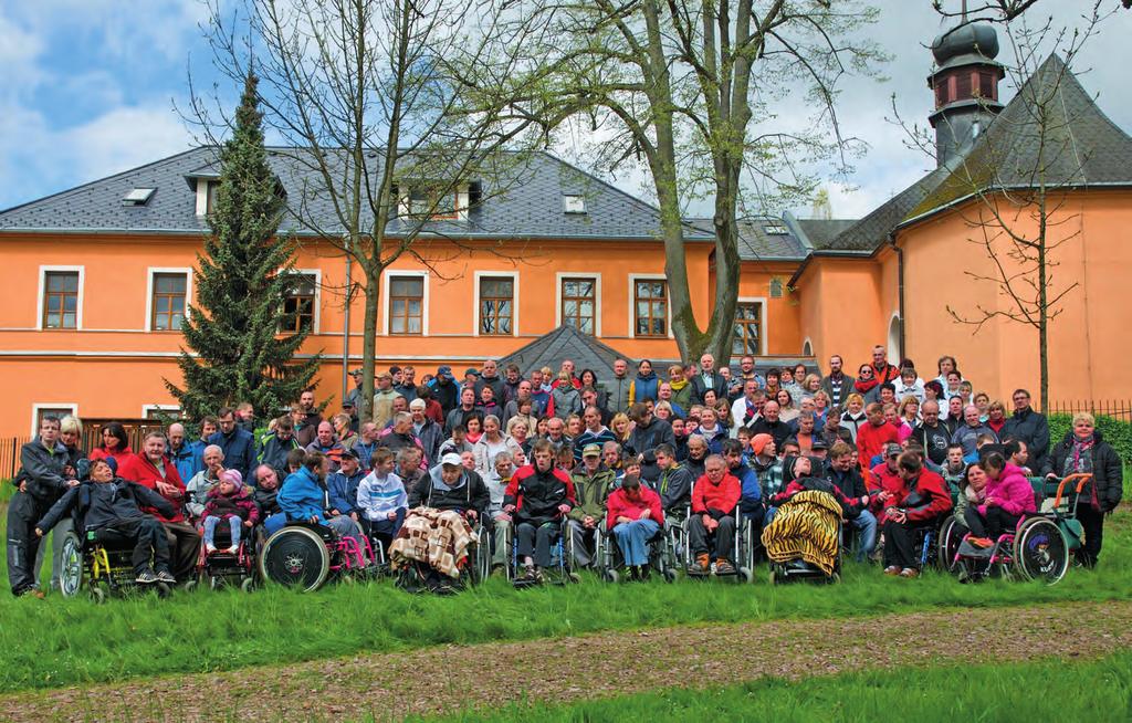 Společná fotografie zaměstnanců a uživatelů
