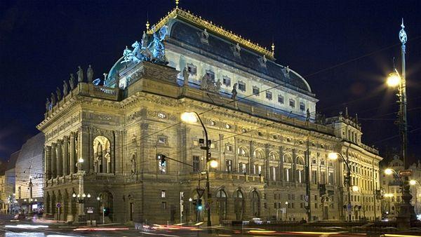 Medzi moje najobľúbenejšie opery patria: - Verdoniho diela: Sila osudu, Rigoletto, Trubadúr, Othello, La Traviata - Pucciniho diela: Tosca, Turandot, Bizetova Carmen.