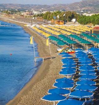 grécka taverna, lobby bar, plážový bar, tri bary pri bazénoch, amfiteáter, vonkajší bazén, detský bazén, Relax Atrium s vnútorným bazénom, vírivka, bazén s toboganmi, detský klub,