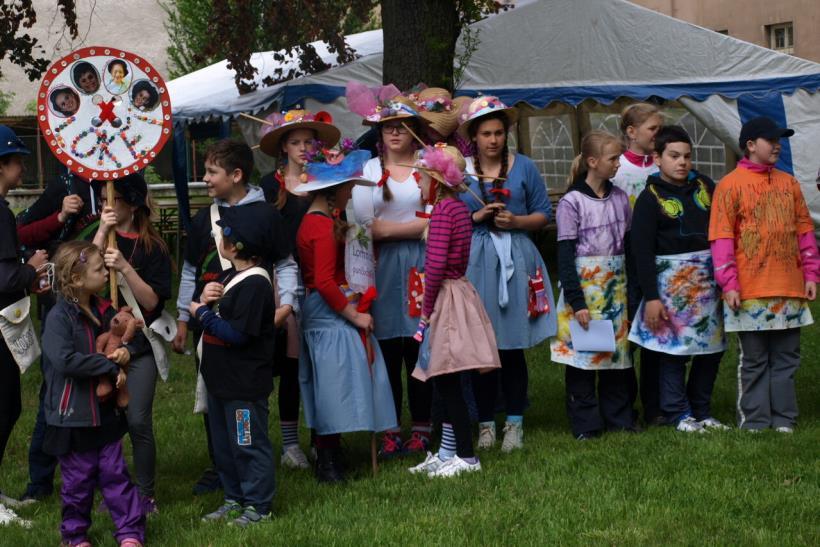 HRY BEZ HRANIC ANEB KNIHOVNÍCI DĚTEM! Od roku 2007 za finanční podpory Ministerstva kultury a SKIP ČR Vlastní projekt KDK KV, letos 10.