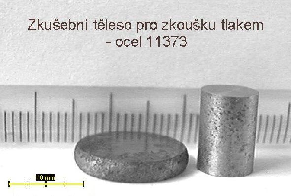 Následující snímky obr.č.15 zachycují rozdílné chování materiálů při zkoušce tlakem. Měkká ocel 11 373 dosáhla zkouškou tlaku pouze soudkovitého tvaru.