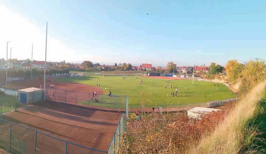 PLAVÁNÍ: Triatlonista Petr Vabroušek předával v Uh. Hradišti zkušenosti STR. 18 GYMNASTIKA: Novoveské gymnastky získaly doma dvě zlaté STR.