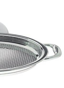 Oval Grill Pyramídové dno Prémiová nehrdzavejúca oceľ s hladkou úpravou Perfektné opečenie Typická wafle štruktúra jedla Okraj Extra plytký pre ľahké obracanie jedál NOVÉ Vhodný aj pre Navigenio