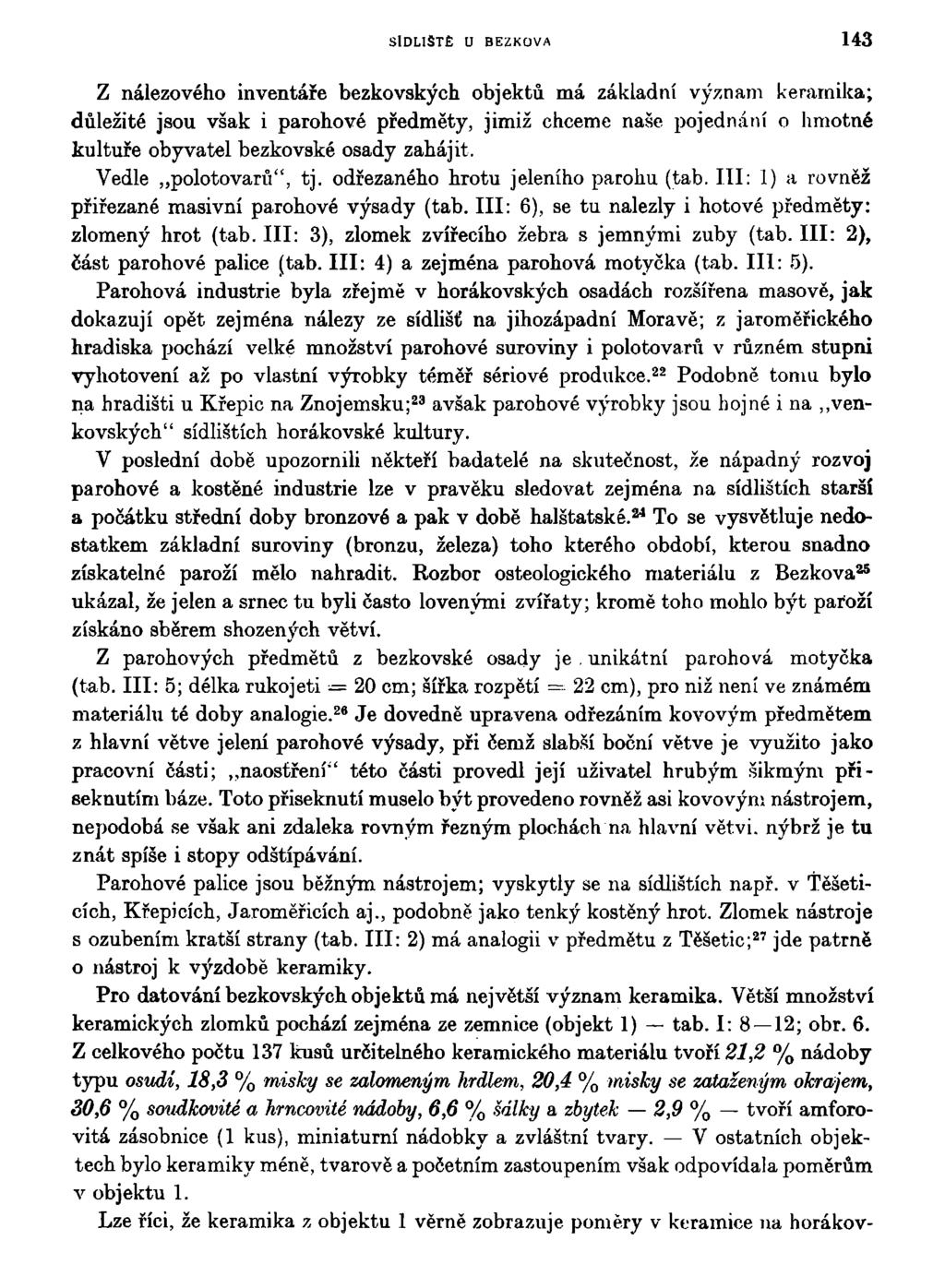 SÍDLIŠTĚ U BEZKOVA 143 Z nálezového inventáře bezkovských objektů má základní význam keramika; důležité jsou však i parohové předměty, jimiž chceme naše pojednání o hmotné kultuře obyvatel bezkovské