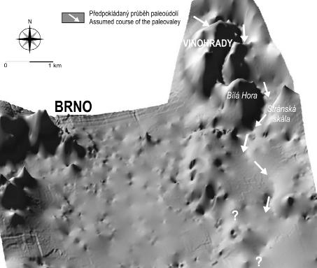 ani vrtné práce související s budoucí výstavbou tunelu Vinohrady, protože i zde jsou písky a štěrky označovány jako sedimenty spodního badenu. Takovým je i vrt JV-13 (pozice viz obr.