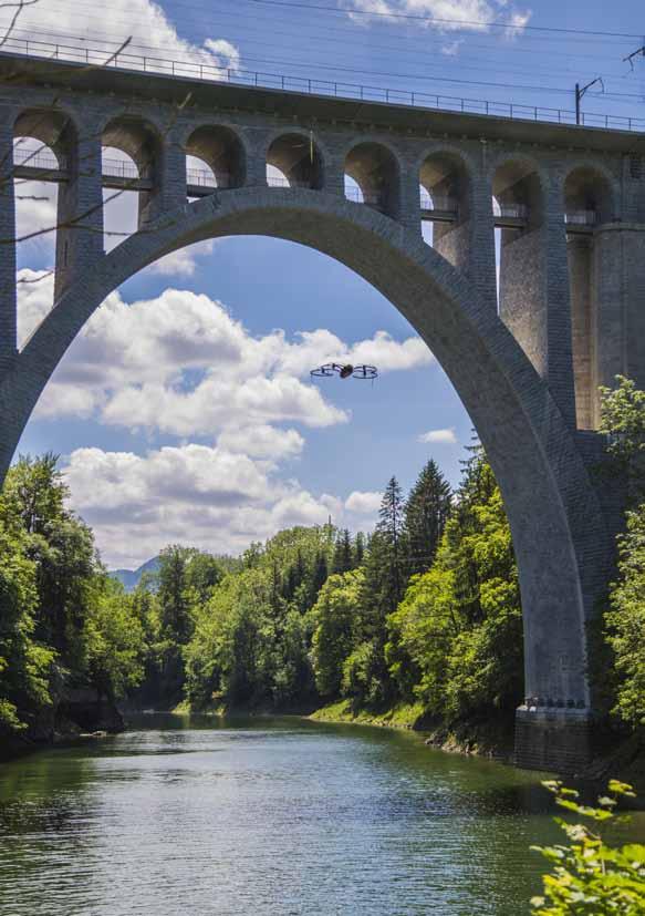 Pokročilé situační povědomí SenseFly albris je navržen pro provádění živých prohlídek budov a dalších staveb.