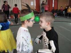 karneval masek v aule.